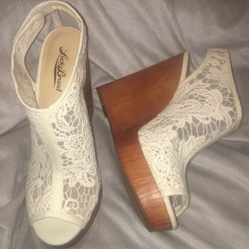 Lucky Brand Bamboo Lace Velcro Strapped Wedge